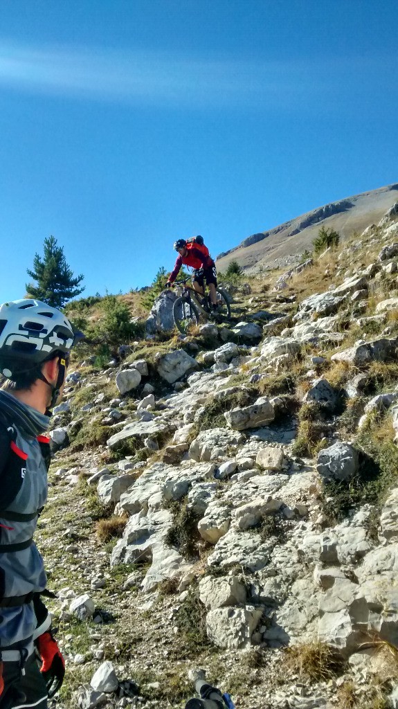 #22 descente vers ls cabanes pastorales descente vers ls cabanes pastorales