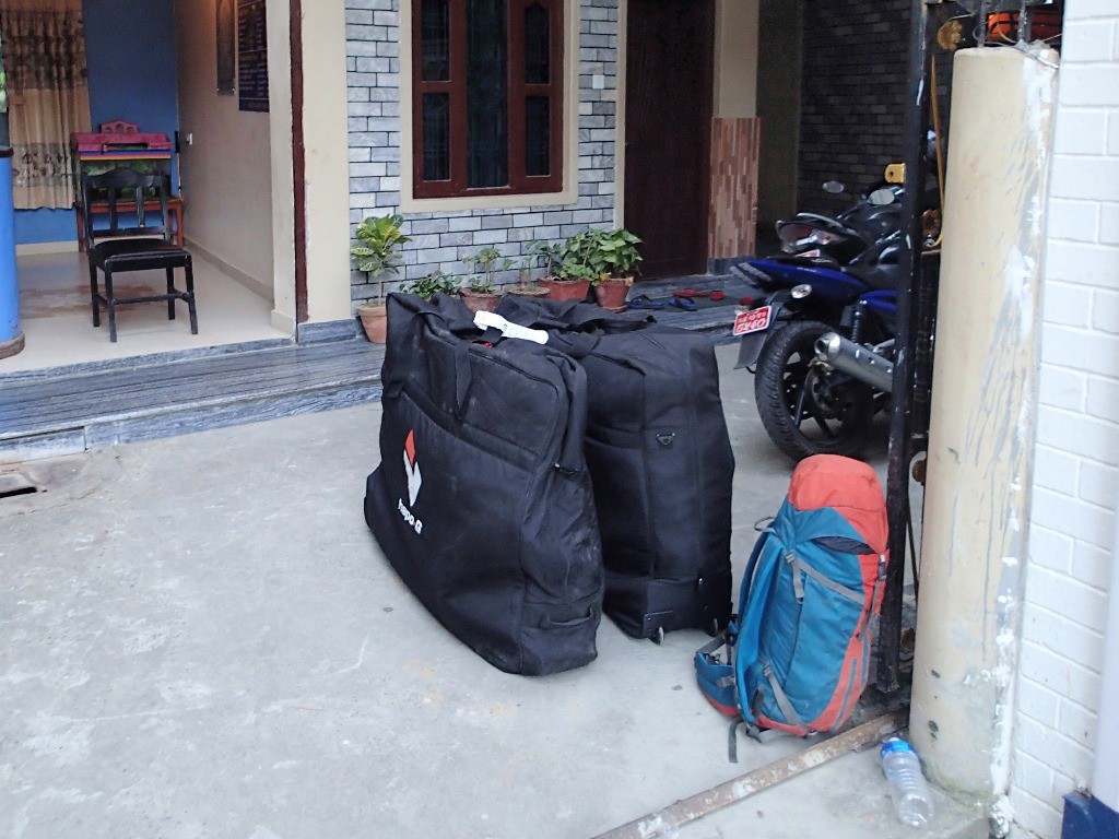 VTT ré-emballés, y'a plus qu'à rejoindre Katmandu et l'aéroport ...
Fin du trip !!!
