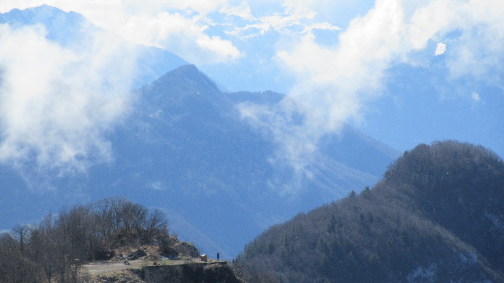 #9 En bas la plateforme de l En bas la plateforme de l'ancien téléphérique, depuis le Mont Baron