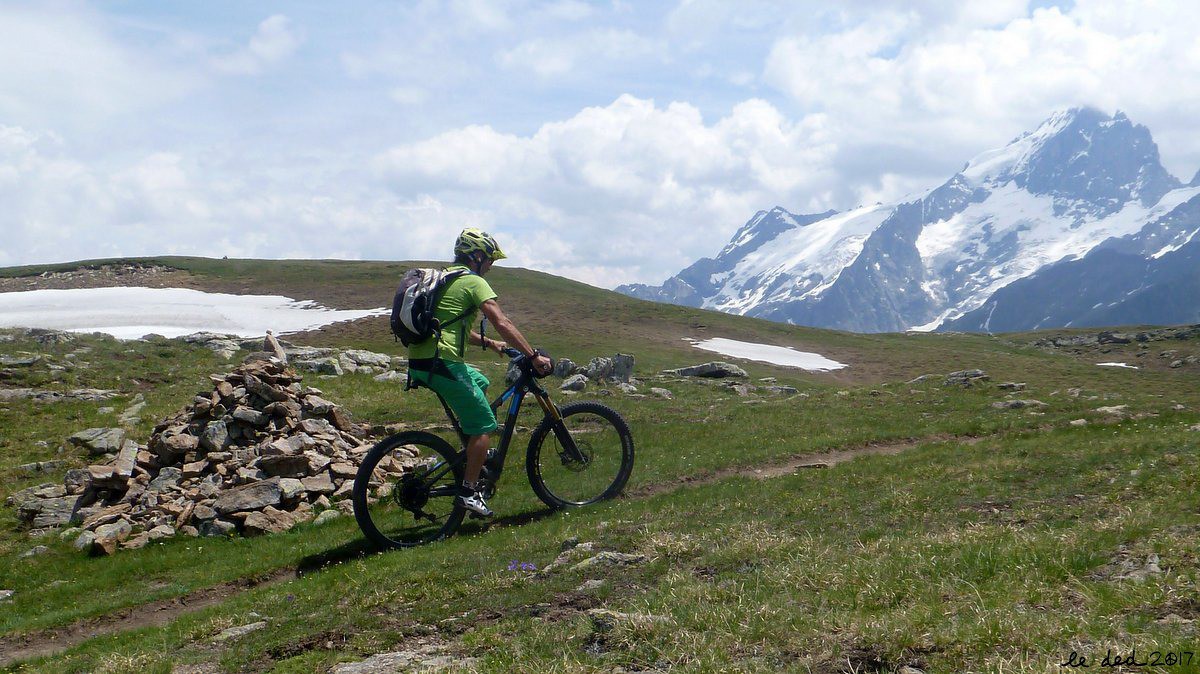 roulage sur le Plateau d'Emparis et descente vers les lacs