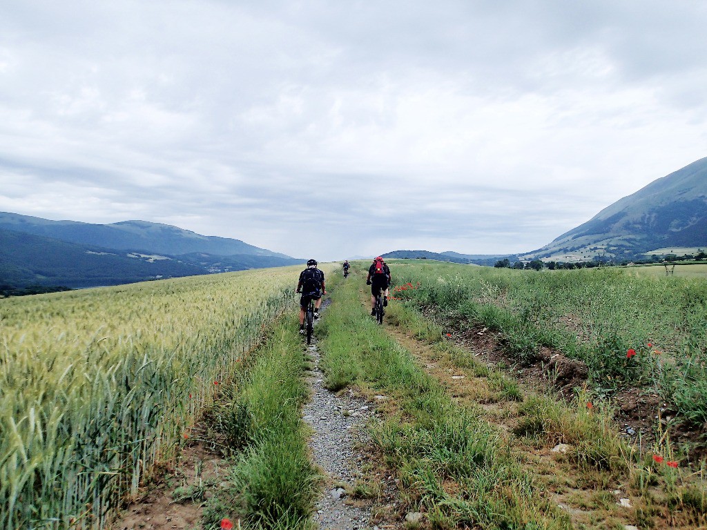 #6 Le ciel se gâte le long des lacs ... Le ciel se gâte le long des lacs ...