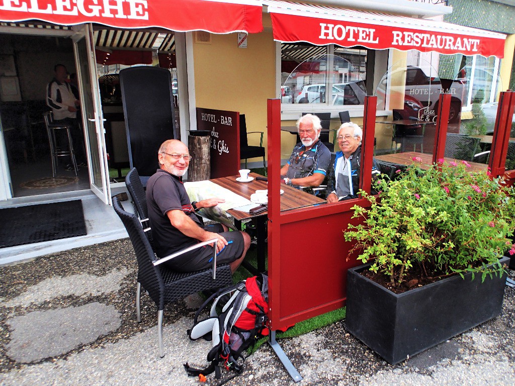 #4 Ah! les voilà bien calés au bar ! Ah! les voilà bien calés au bar !