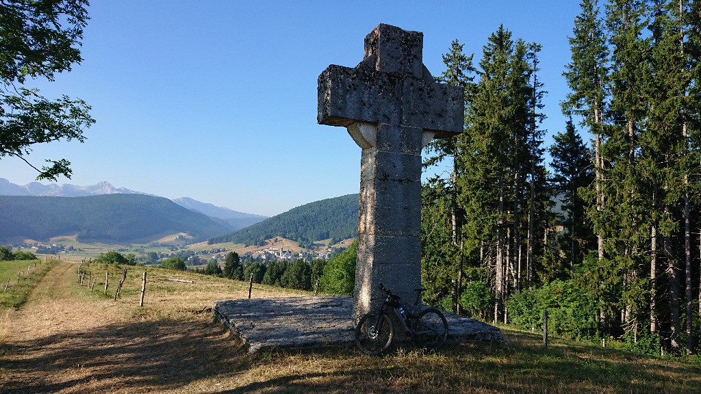 La Croix des Albans, Méaudre et la crête Est du Vercors.