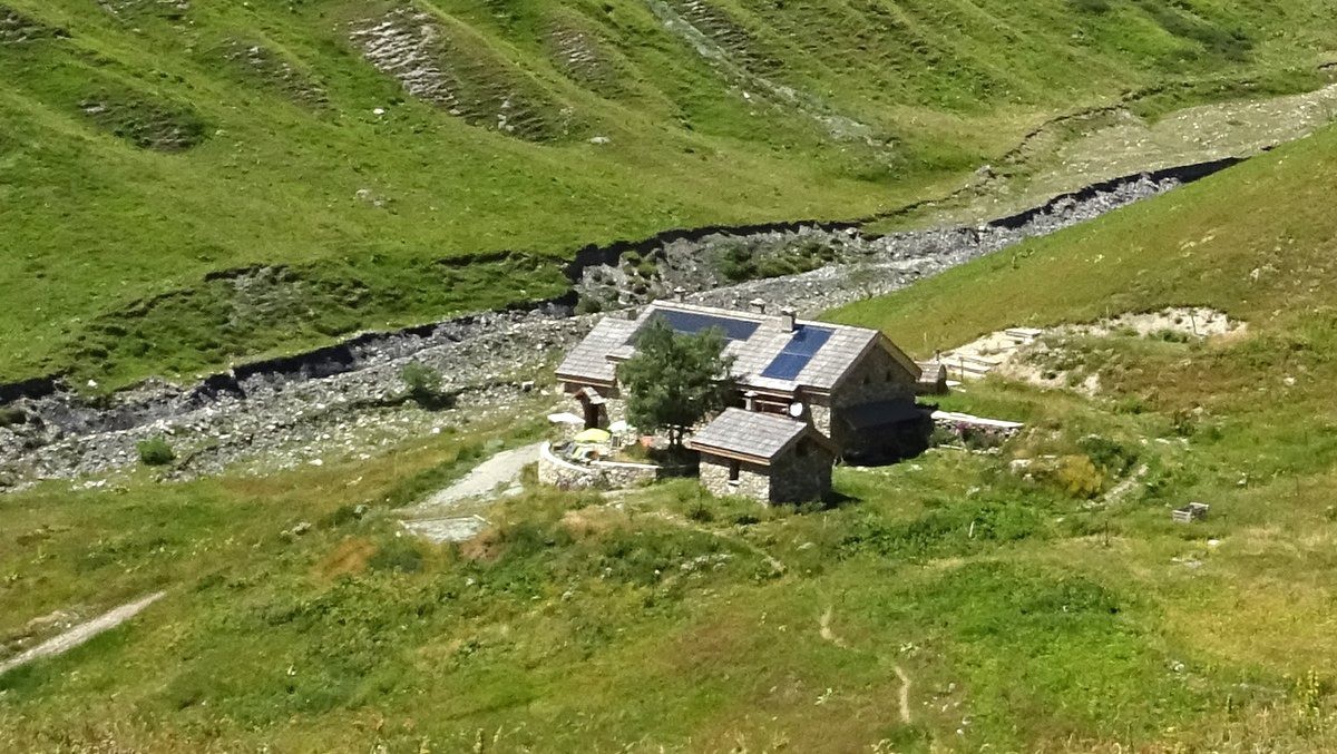 le refuge en arrivant du petit sentier