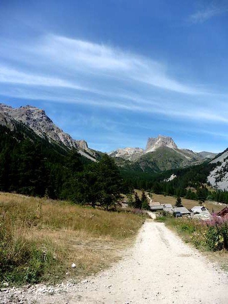 #6 Les granges de la vallée étroite Les granges de la vallée étroite