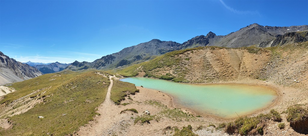 Petit lac dans la descente du Col du Vallon