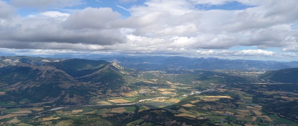 Pano sur la vallée et la montagne de Saint-Genis