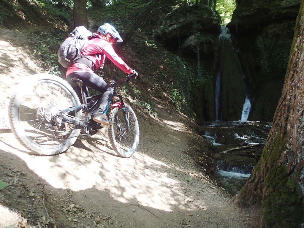 #14 Le passage de la cascade est bien biscornu ! Le passage de la cascade est bien biscornu !
