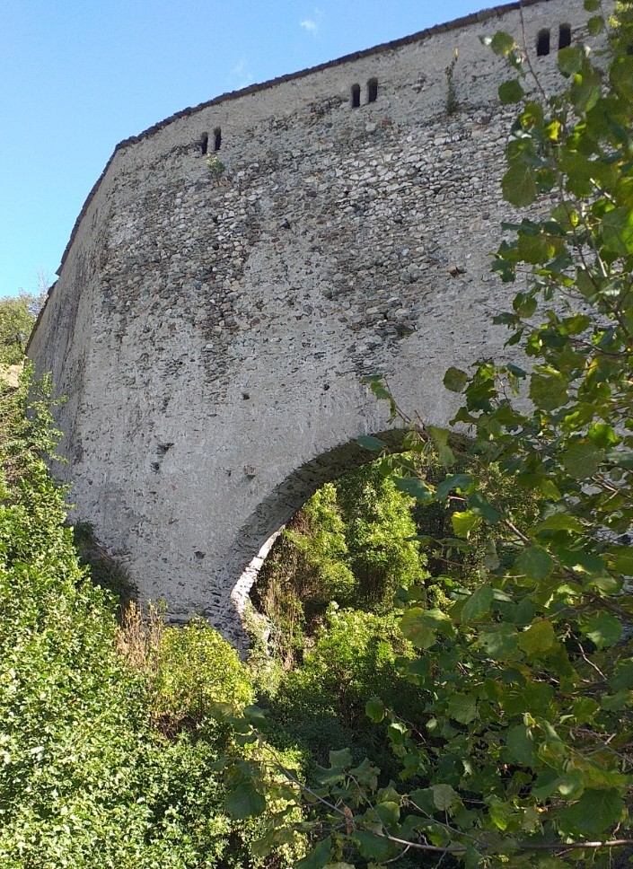 Un Aqueduc sous le Canal du Pompillard
