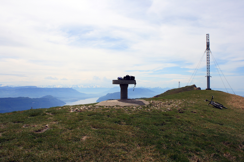 Grand Colombier : Panorama (brumeux) sur les Alpes