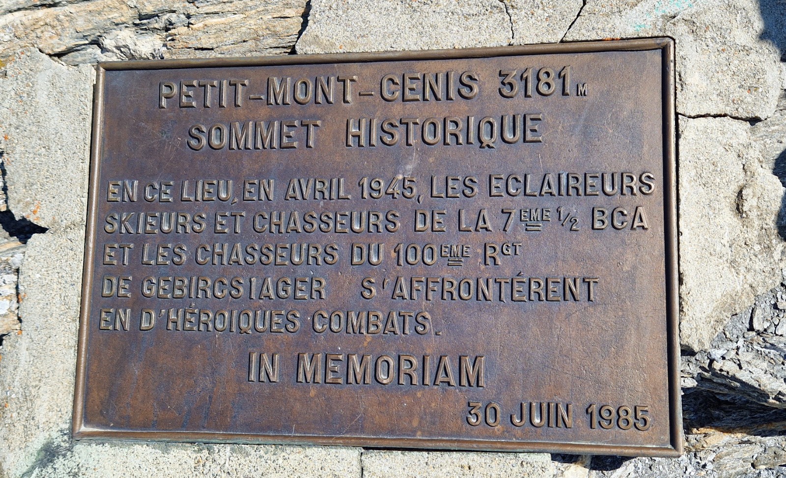 Plaque commémorative au sommet du Petit Mont Cenis 