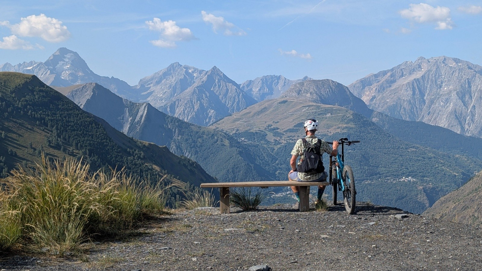 Échine de Prouat, Quirlies, vallon du Ferrand, Oratoire du Follet 👍🤩 - Les anciens savaient bien placer les bancs 