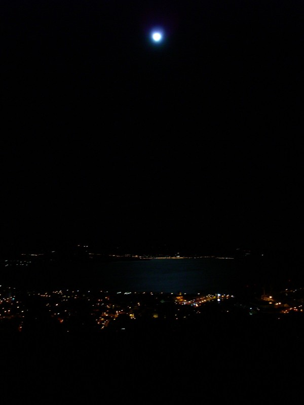 Baie de la Ciotat sous la lune : La lune était déjà un peu haute mais au moins, pas besoin de frontale ;-)