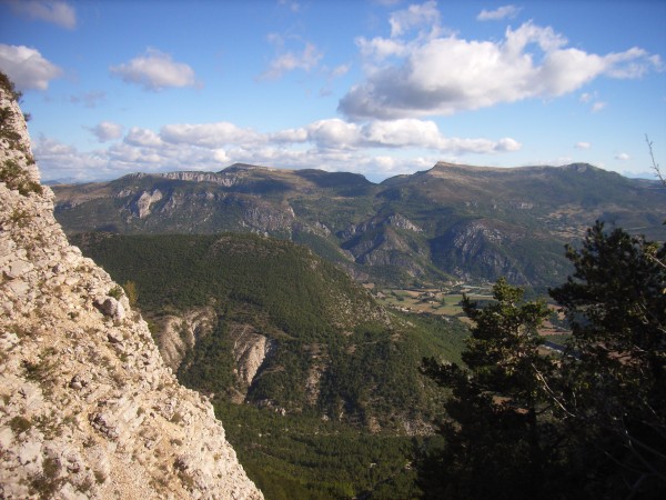 Vallée du Jabron : dominée par les montagne de La mare et du Pied du Mulet