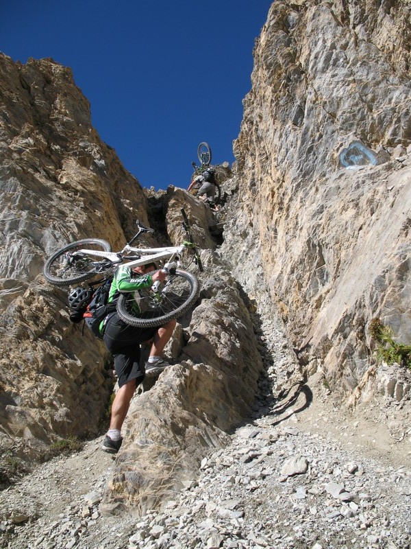 #11 la marche est haute :) : c la marche est haute :) : c'est mieux sur l'épaule
