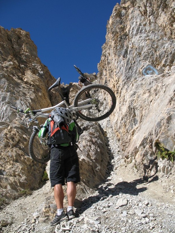 #10 sous le col des Béraudes : passage escalade, pas en travers Guillaume ! sous le col des Béraudes : passage escalade, pas en travers Guillaume !