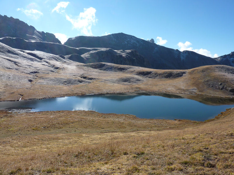 Col du Néal : Lac au début de la descente sur la cabane du Néal