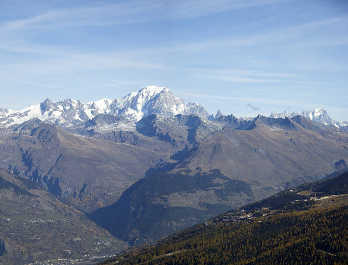 Croix Bozon : Vue sur le massif du Mont Blanc, le haut Beaufortain et les Arcs