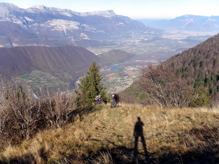 Grenoble tout là bas : Base de l'alpage, on va pousser quand même un peu!