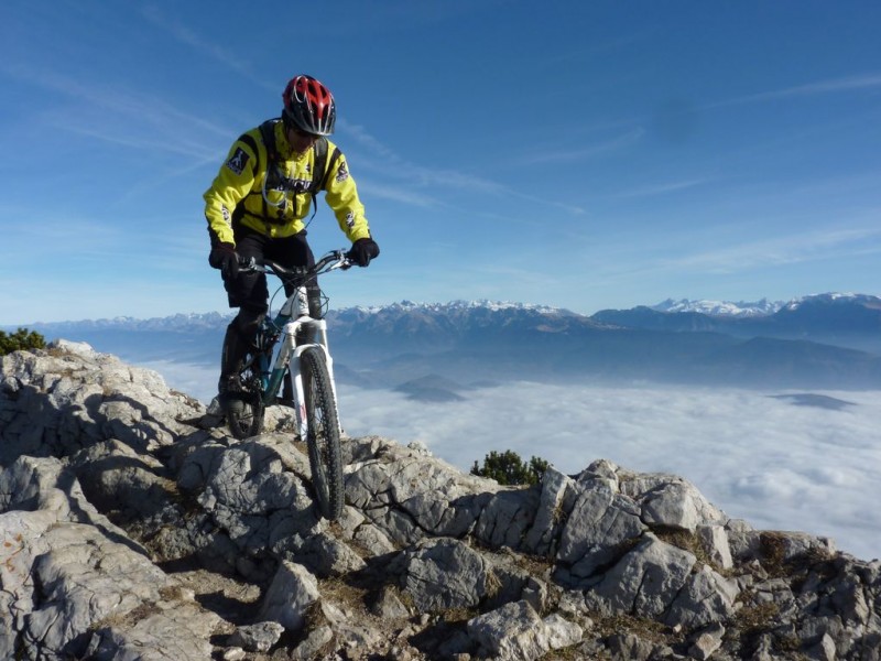 #5 Xavier : vend veste VTT jaune modèle Once année 1996 portée à par Indurain lui même Xavier : vend veste VTT jaune modèle Once année 1996 portée à par Indurain lui même