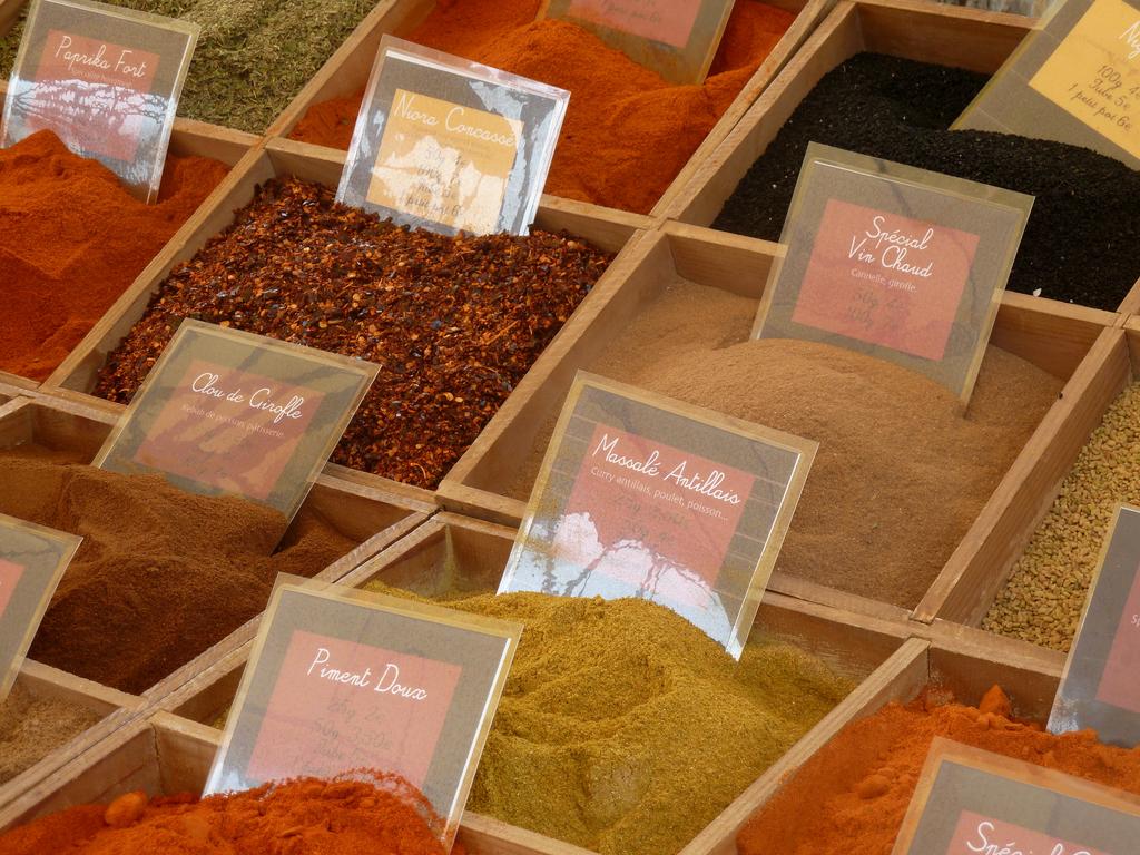 Bedoin : Sur le marché de Pâques de Bédoin, couleurs et odeurs
