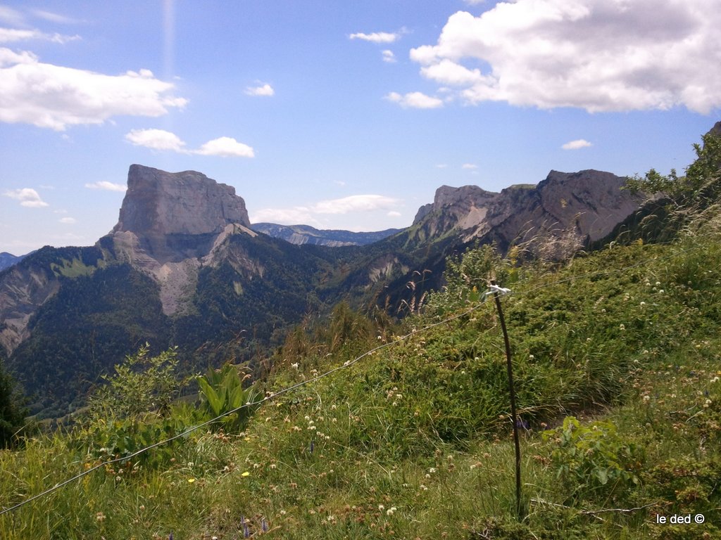 #3 Mont Aiguille : comme une dent (p)arrachée :) Mont Aiguille : comme une dent (p)arrachée :)