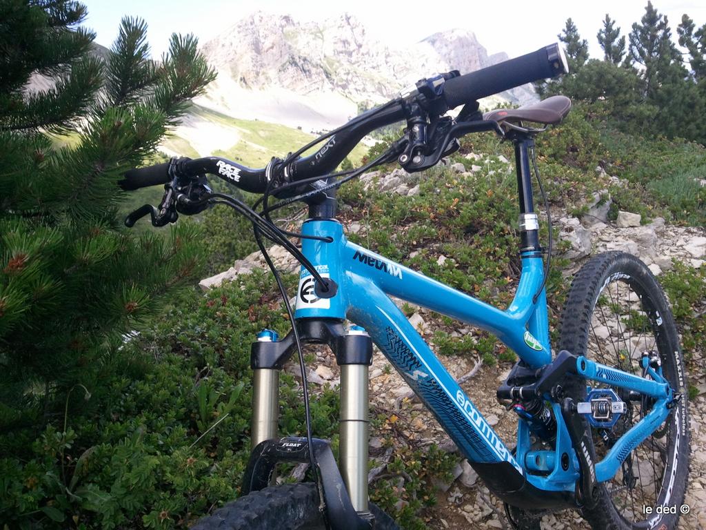 #5 M3TA : toujours un coin de bleu (ciel) avec Commençal ! M3TA : toujours un coin de bleu (ciel) avec Commençal !