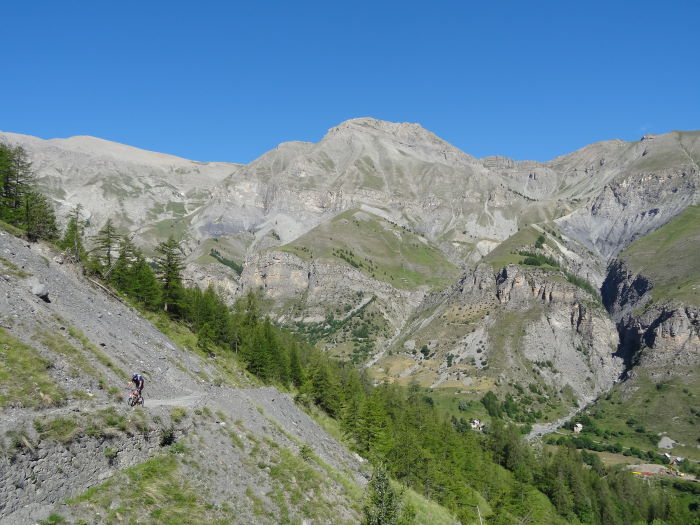 Bois Chalvet : Belle vue sur le haut vallon de Demandols et la Pierre Châtel.
