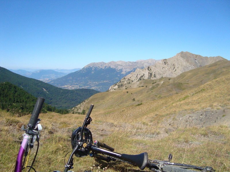col de Valbelle : les bikes fatigués de la montée.