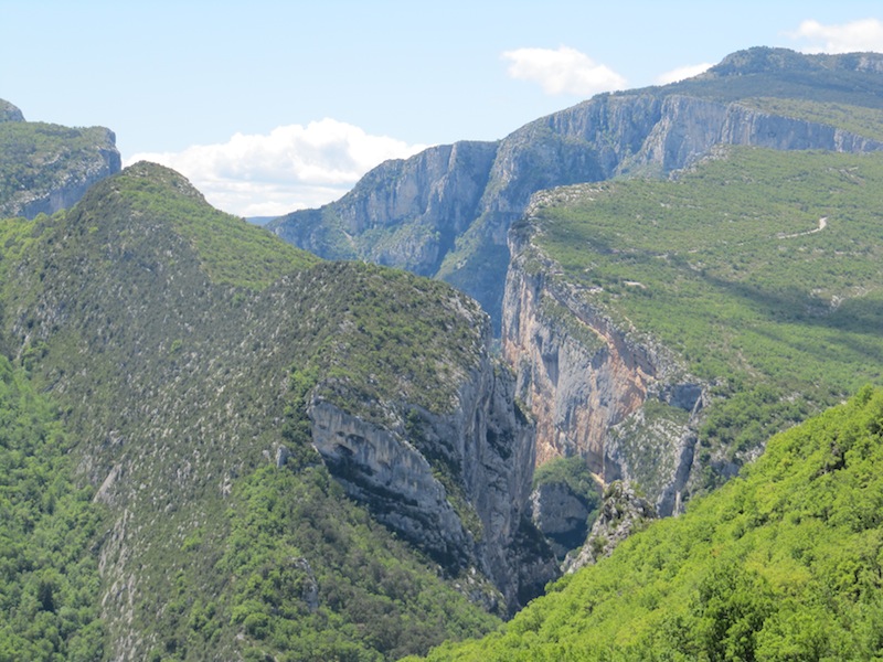 Castellane/Montagne de Robion : L'escalès, la paroi rouge et la route des Crêtes