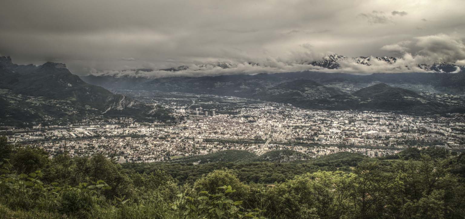 Sur la route du retour : Grenoble city from above